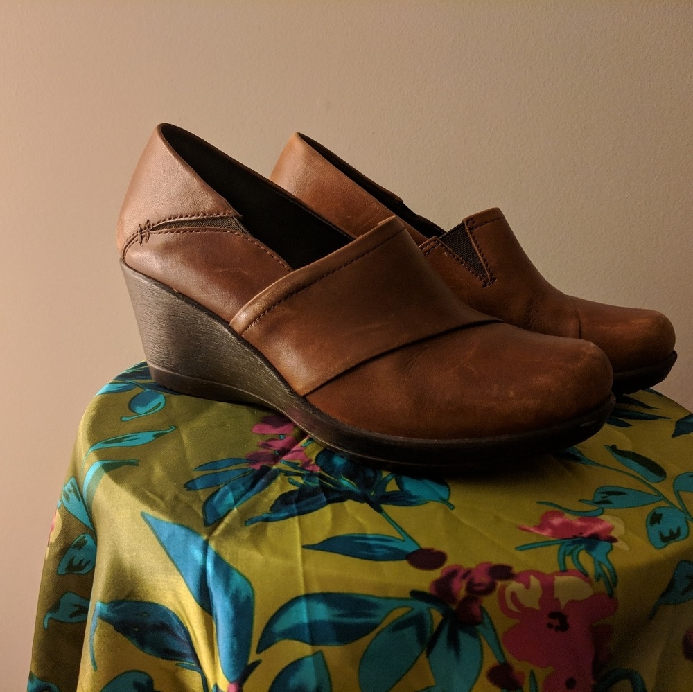 Dansko tan wedge, super comfy, gently worn